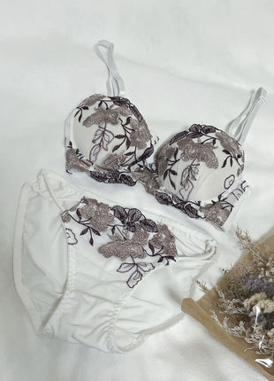 [Premium Used] Elegant and mature embroidered floral pattern bikini panties set.