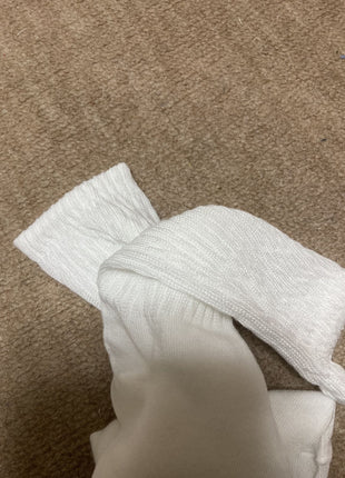 [Premium Used] White socks with excellent deodorizing properties.