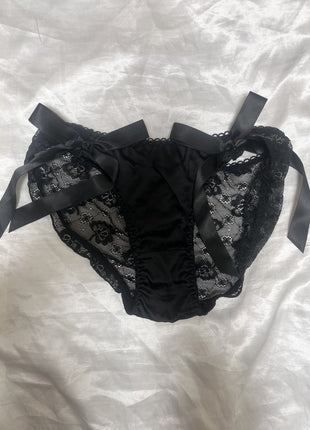 [Premium Used] Free option with wearing image included, frilly panties with ribbon and lace.