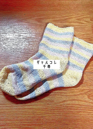 [Premium Used] Threadbare Room Socks