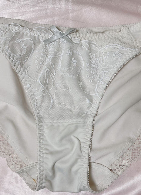 [Premium Used] Soft, smooth lace panties 🎀 Anfi