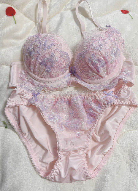 [Premium Used] Outfit Presentation Gift 💖 Fuzzy Ball BP Set