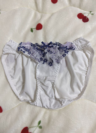 [Premium Used] Please enjoy my small stained panties