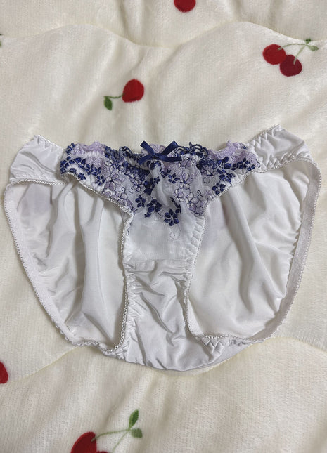 [Premium Used] Please enjoy my small stained panties