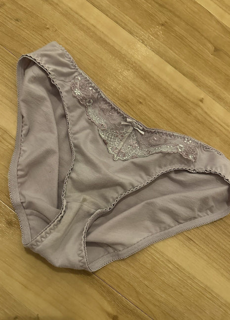 [Premium Used] Worn-out panties used for 2 years