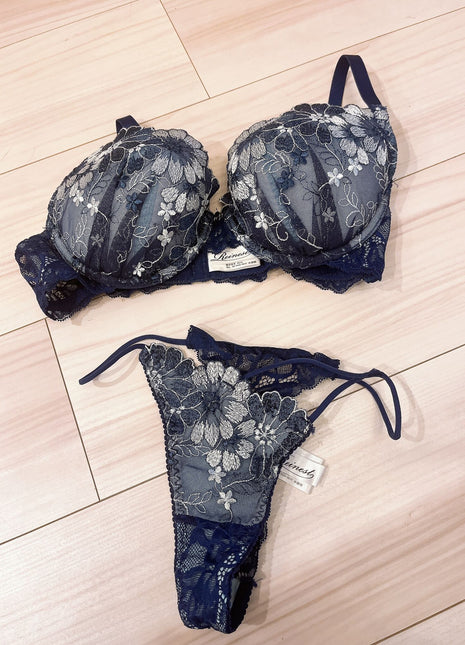 [Premium Used] Lace T-back BP set