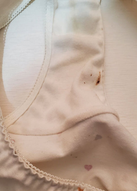 [Premium Used] Two-day worn panties with unpi.