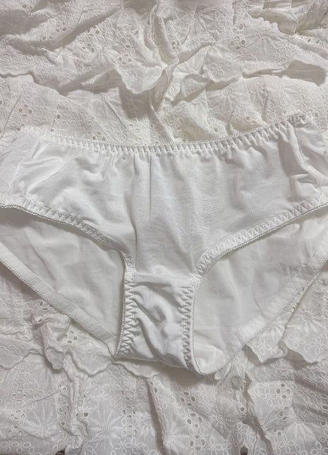 [Premium Used] Panties that stay inside the snug area all day and insertion photos.