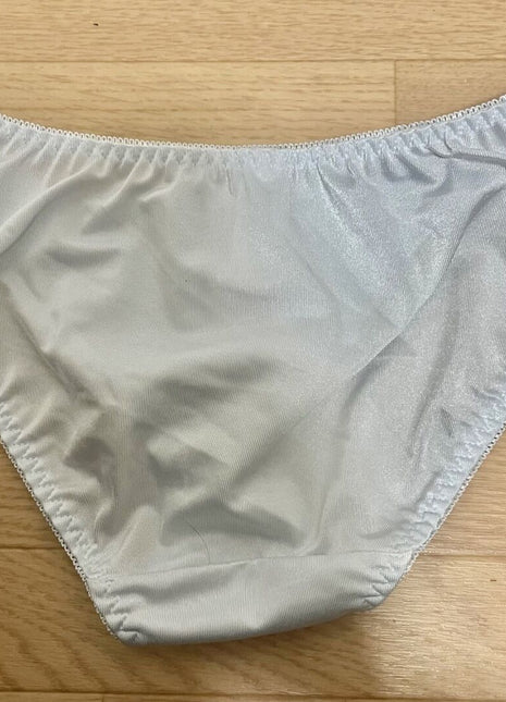 [Premium Used] Worn for one day with face photo included. Light blue embroidered panties. ❤️