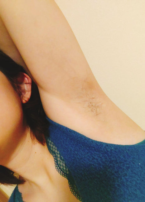 [Premium Used] Guaranteed satisfaction with body odor! Worn for 5 days. Underarm sweat pads soaked with sweat. Please be aware of the strong smell as I've been neglecting hair removal because it's winter.