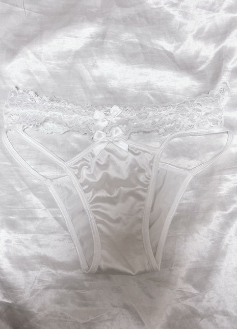 [Premium Used] Today's special includes white lace smooth panties.