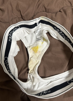 [Premium Used] I accidentally had an accident (><) Calvin Klein panties