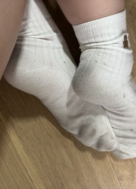 [Premium Used] Socks with foot grime that won't come off even after washing. Worn for three days.