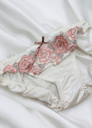 [Premium Used] A cute, fairy-tale-like full-back with roses.