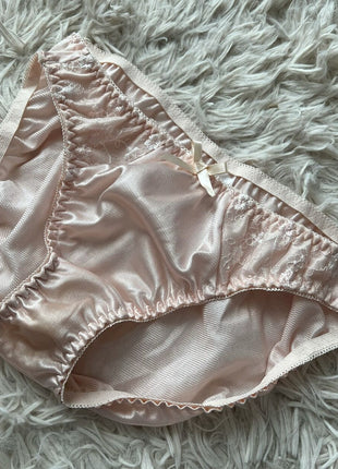 [Premium Used] Satin panties worn for four days