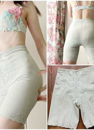 [Premium Used] Chic Green Gray

Elegant silver embroidery on a beautifully firm compression girdle