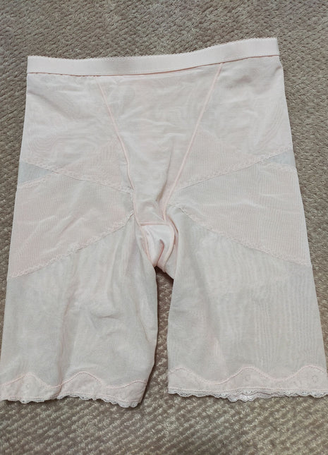 [Premium Used] Tightly hug your hips with pink girdle.