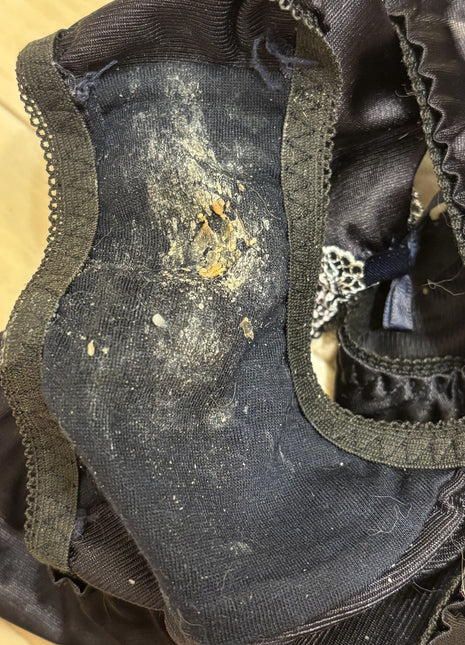 [Premium Used] Worn panties with plenty of dirt