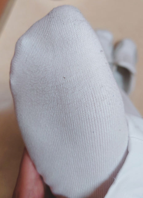 [Premium Used] White socks worn during hospital nurse work for 2 days. Will be worn for one more day during the first sale.