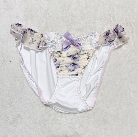 [Premium Used] A floral pattern panty with cute frills.