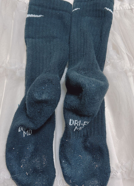 [Premium Used] Unwashed high school era Nike black crew socks.