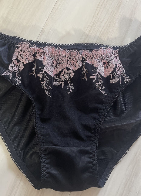 [Premium Used] Black satin panties ♡