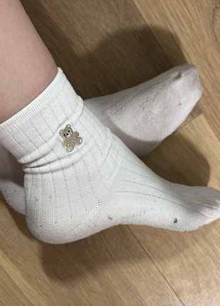 [Premium Used] Worn for three days and delivered, 2-year favorite socks with a bear design