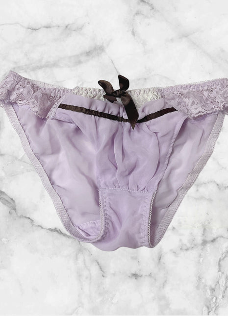 [Premium Used] When I was in junior high school, I purchased purple panties with lace from Aimerfeel.