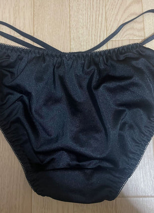 [Premium Used] Worn for one day + with face photo Black and white embroidered panties