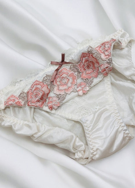 [Premium Used] A full-back with a cute, fairy-tale style rose design.