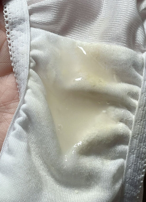 [Premium Used] New Product: A set featuring panties soaked in love juice and a replica of a snug and moist vaginal tenga.