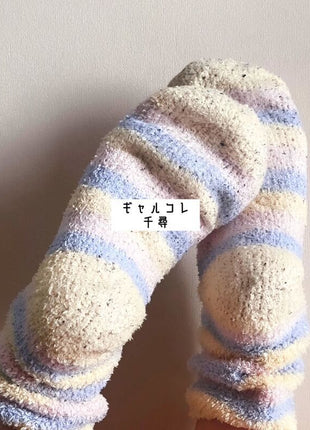 [Premium Used] Threadbare Room Socks