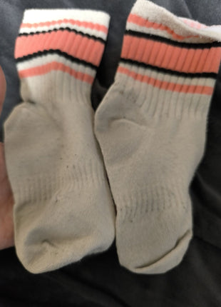 [Premium Used] A set of three pairs of socks worn by a married woman for six months.