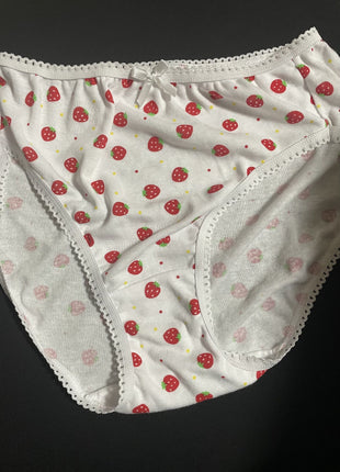 [Premium Used] Strawberry Panties  
Comfortable size that even big brother can wear