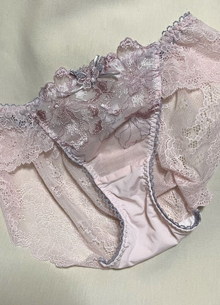 [Premium Used] Shall we feel the spring together? Pink panties.