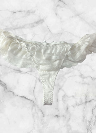 [Premium Used] Beloved by high school students ♡ Pure white lace T-back by RAVIJOUR ♡