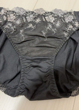 [Premium Used] Black embroidered panties