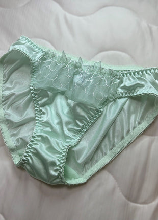 [Premium Used] Light pastel green panties