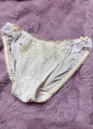 [Premium Used] The scent of spring ❤ Pastel yellow panties