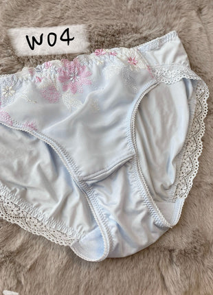 [Premium Used] Light pastel blue ♡ High-quality brand full-back panties