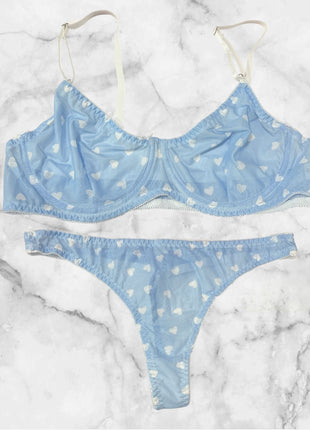 [Premium Used] Light blue heart-patterned bra and T-back set.