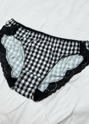 [Premium Used] Gingham check panties from Aimerfeel that gently embrace you.