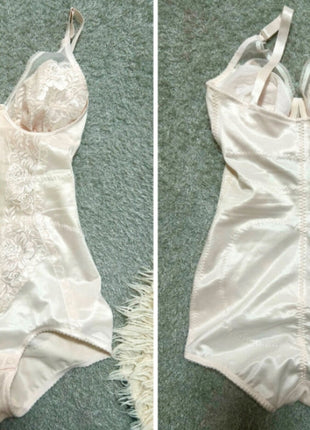 [Premium Used] Tight fitting, shiny, smooth bodysuit in pale pink. Adorable bodysuit.