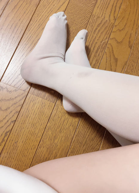 [Premium Used] Worn for a week, frayed and sheer high socks.