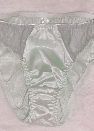 [Premium Used] Worn for one day plus one session. Cute and smooth light green satin panties.