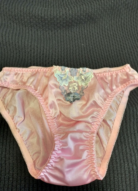 [Premium Used] Satin type panties. A popular color.