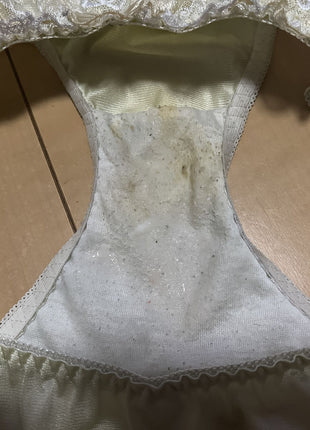 [Premium Used] Panties with a strong scent.