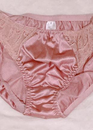 [Premium Used] Worn for one day plus one time. Full of adult allure. Dusky pink satin panties.