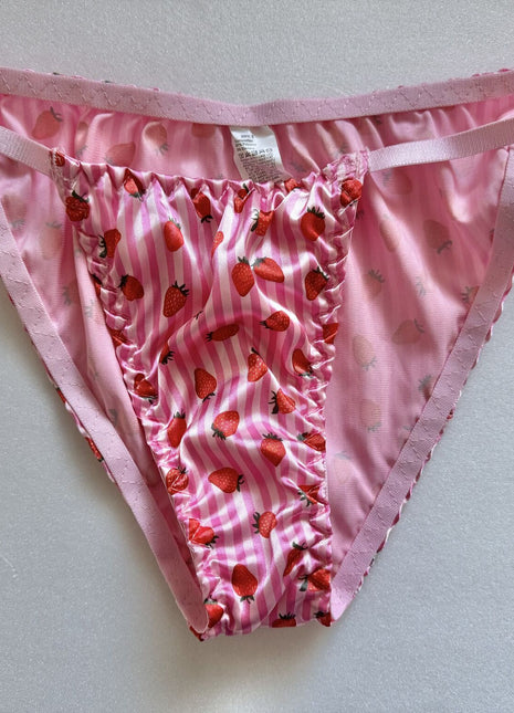 [Premium Used] Strawberry Pattern Smooth Panties