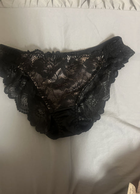 [Premium Used] Black lace panties worn since junior high school.